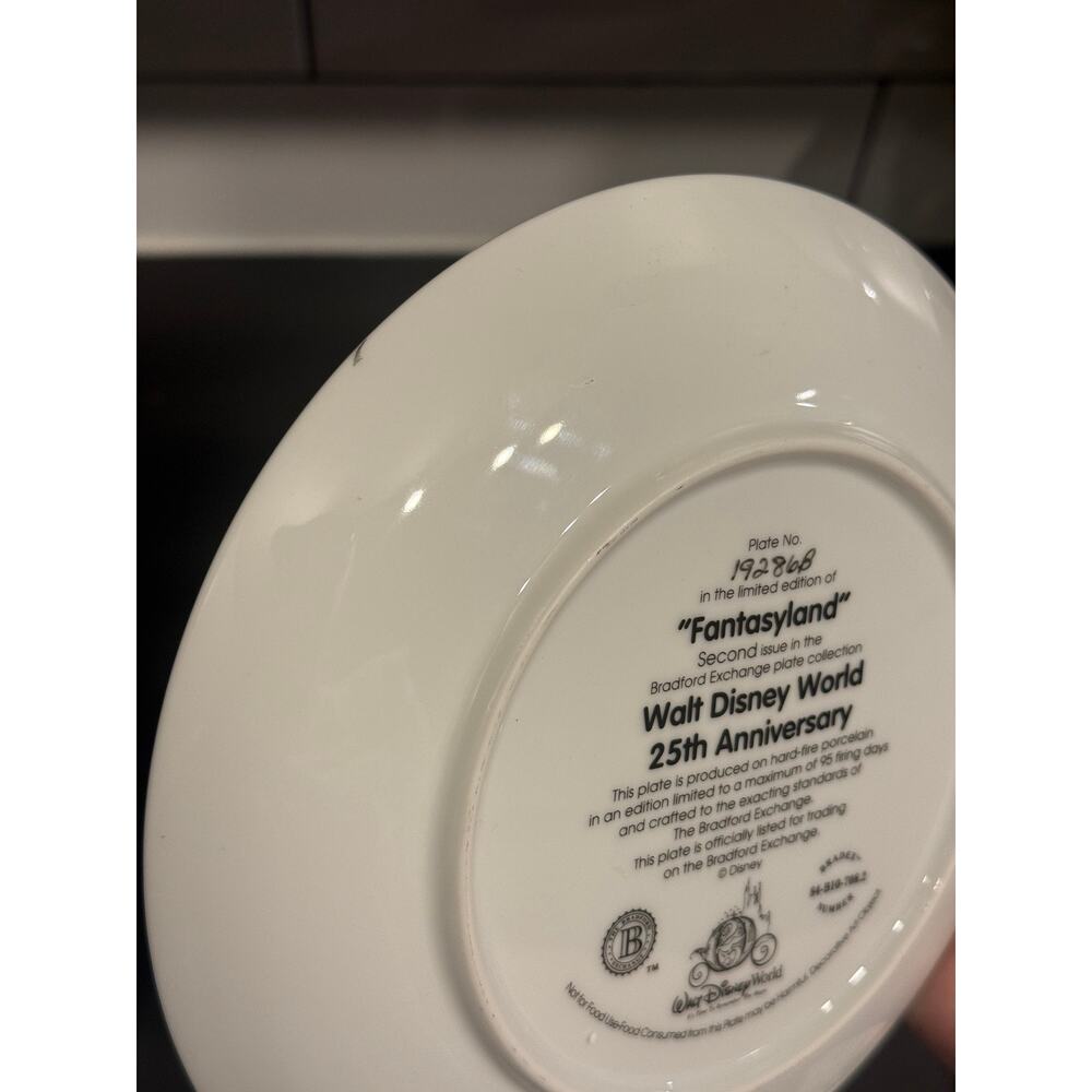 Vintage 1996 Walt Disney World 25th Anniversary Decorative Plate Fantasyland - Picture 7 of 9